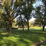 Spacious In The Park Apartment *