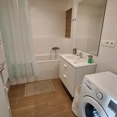 Spacious In The Park Lejlighed