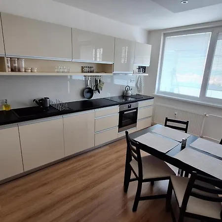 Spacious In The Park Апартаменты Кошице