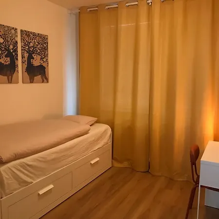 Spacious In The Park Apartment Košice